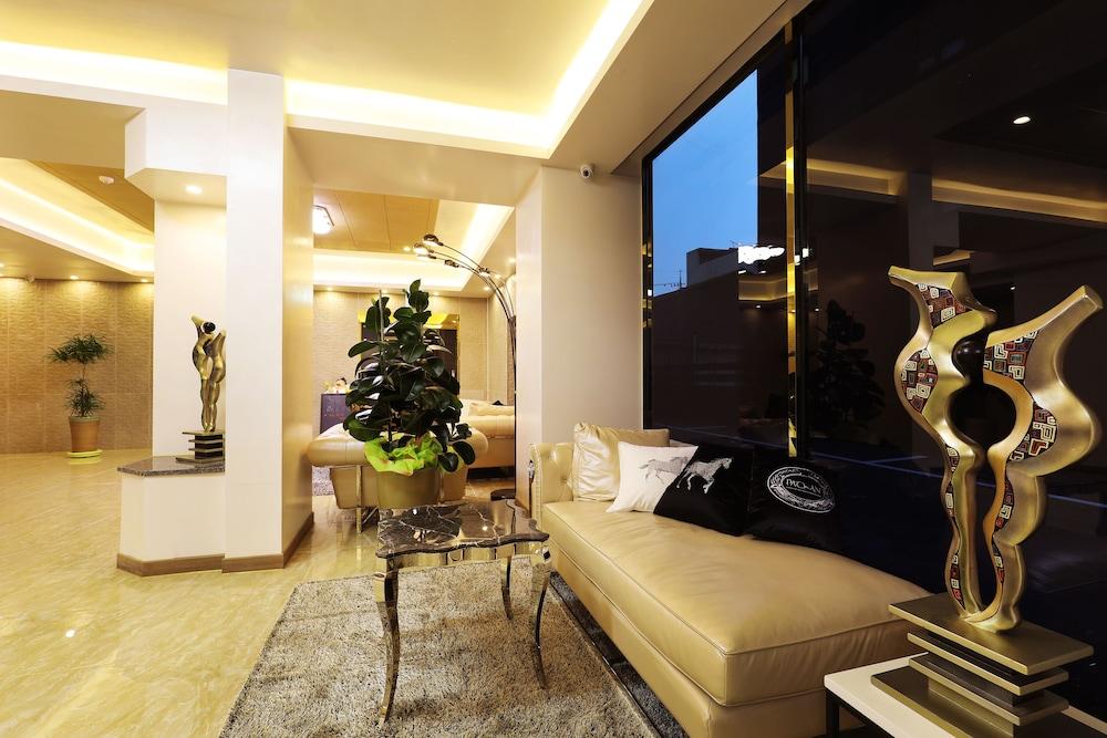 Mondavi Hotel 3*