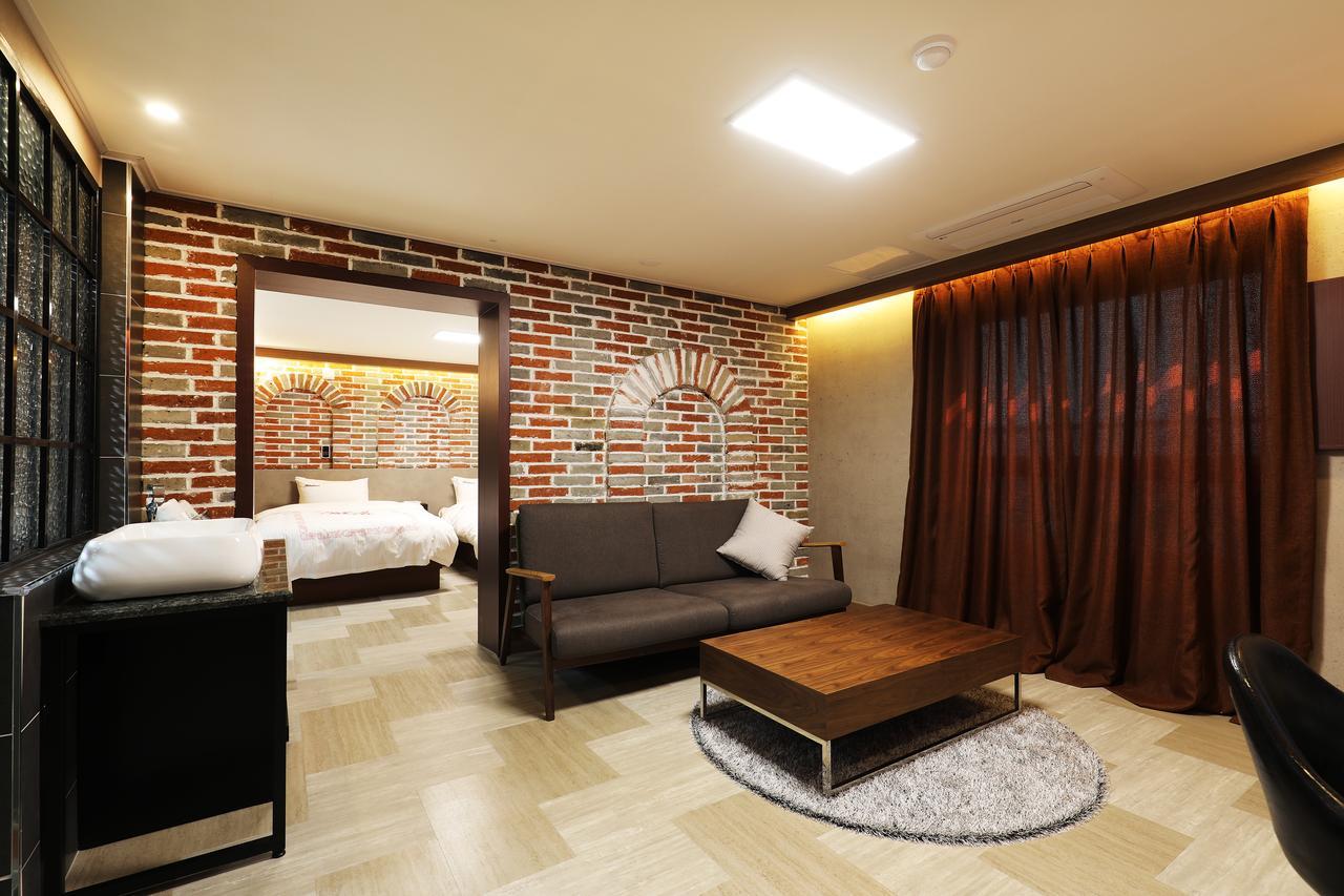 Mondavi Hotel